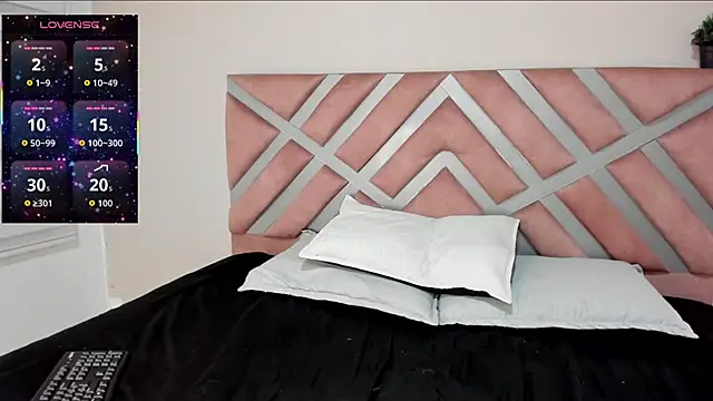 pamela anderson  online show from 11.30.25