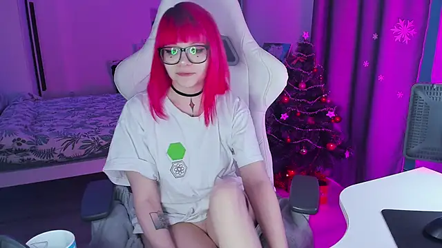 Snapshot of Yumi_Youkai chatting on 12.16.24 Yumi Youkai online show from 12.16.24