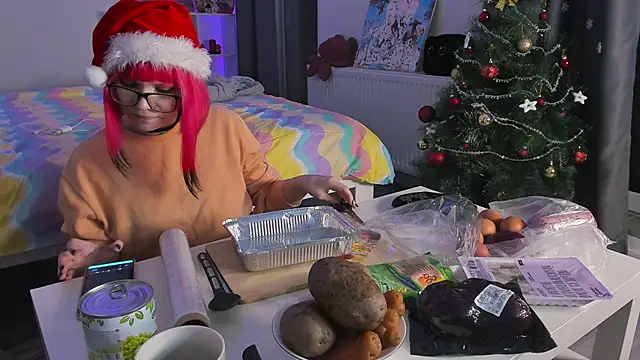 Snapshot of Yumi_Youkai chatting on 12.31.24 Yumi Youkai online show from 12.31.24