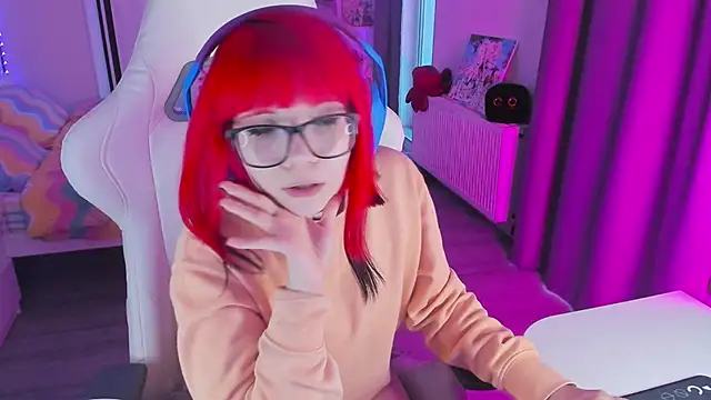 Snapshot of Yumi_Youkai chatting on 01.28.25 Yumi Youkai online show from 01.28.25