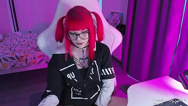 Snapshot of Yumi_Youkai chatting on 03.01.25 Yumi Youkai online show from 03.01.25