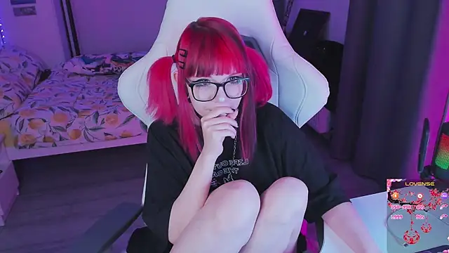 Snapshot of Yumi_Youkai chatting on 09.17.25 Yumi Youkai online show from 09.17.25