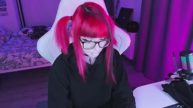 Snapshot of Yumi_Youkai chatting on 10.16.25 Yumi Youkai online show from 10.16.25