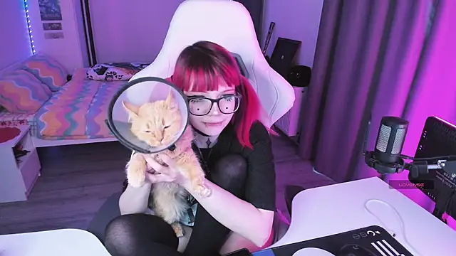 Yumi Youkai online show from 04.15.26