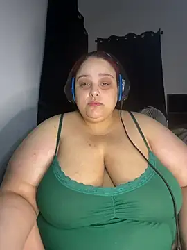 Snapshot of bbwredhead chatting on 03.10.26 bbwredhead online show from 03.10.26