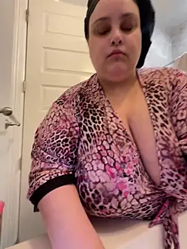 Snapshot of bbwredhead chatting on 05.05.26 bbwredhead online show from 05.05.26