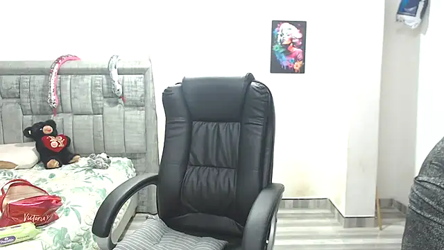 LAURA CRAIZY online show from 01.07.26