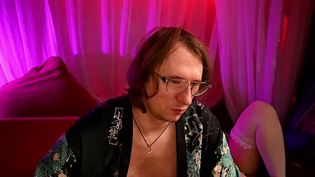 Claudia and elon  online show from 11.12.25