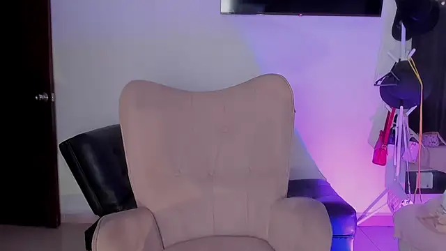 Snapshot of selene_king2 chatting on 09.18.25 selene king2 online show from 09.18.25