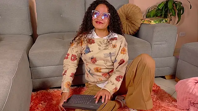 DAHLIA BROWNIE online show from 04.23.26