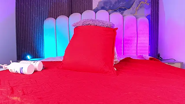 jones maddy  online show from 12.03.25