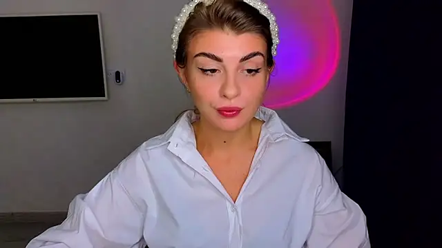  comefeelme  online show from 11.03.25