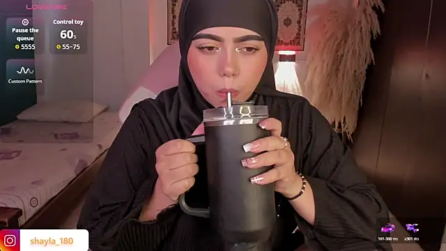 Snapshot of shayla_18 chatting on 12.22.25 shayla 18 online show from 12.22.25