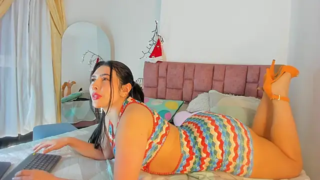 Snapshot of SunnyLeonz chatting on 12.14.25 SunnyLeonz online show from 12.14.25