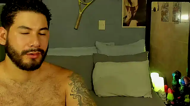 Snapshot of Prometeo-grizzly chatting on 01.24.25 Prometeo-grizzly online show from 01.24.25