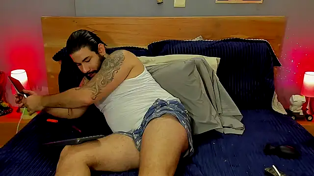 Snapshot of Prometeo-grizzly chatting on 10.12.25 Prometeo-grizzly online show from 10.12.25