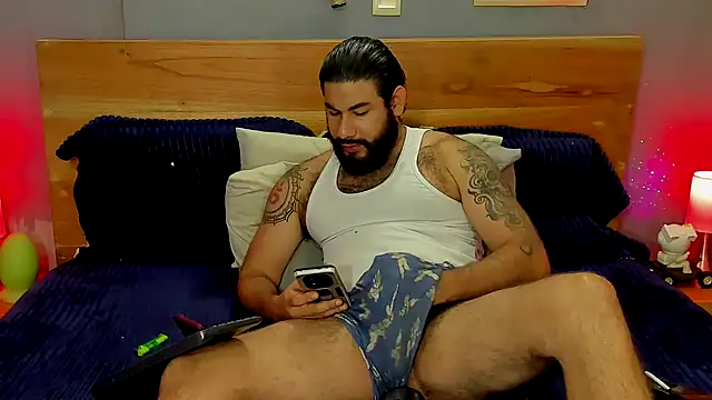 Snapshot of Prometeo-grizzly chatting on 10.13.25 Prometeo-grizzly online show from 10.13.25