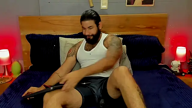 Snapshot of Prometeo-grizzly chatting on 10.17.25 Prometeo-grizzly online show from 10.17.25