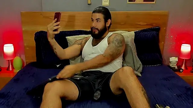 Snapshot of Prometeo-grizzly chatting on 11.02.25 Prometeo-grizzly online show from 11.02.25