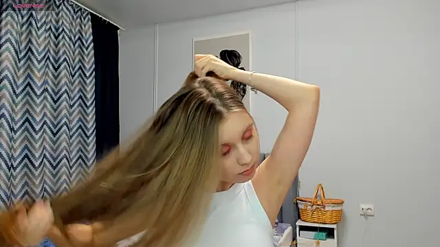 Snapshot of Peggy_Beauty chatting on 01.25.25 Peggy Beauty online show from 01.25.25