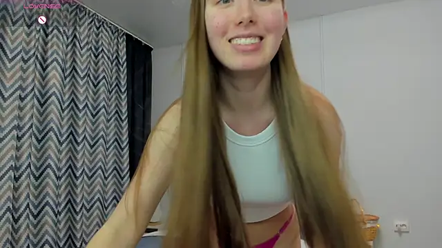 Snapshot of Peggy_Beauty chatting on 03.10.25 Peggy Beauty online show from 03.10.25