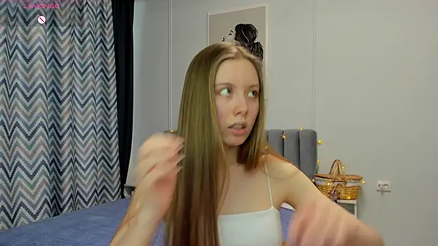 Snapshot of Peggy_Beauty chatting on 03.19.25 Peggy Beauty online show from 03.19.25