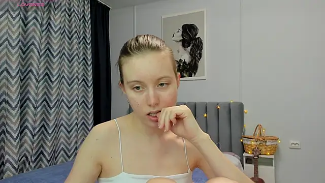 Snapshot of Peggy_Beauty chatting on 03.19.25 Peggy Beauty online show from 03.19.25