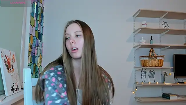 Snapshot of Peggy_Beauty chatting on 09.28.25 Peggy Beauty online show from 09.28.25