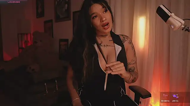 HannahW  online show from 03.22.26