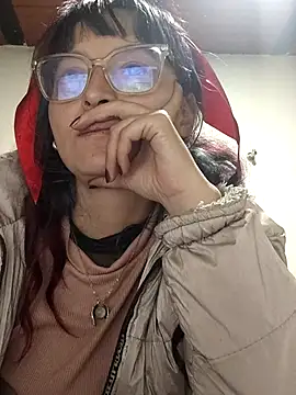 Snapshot of ERIS666 chatting on 04.28.26 ERIS666 online show from 04.28.26