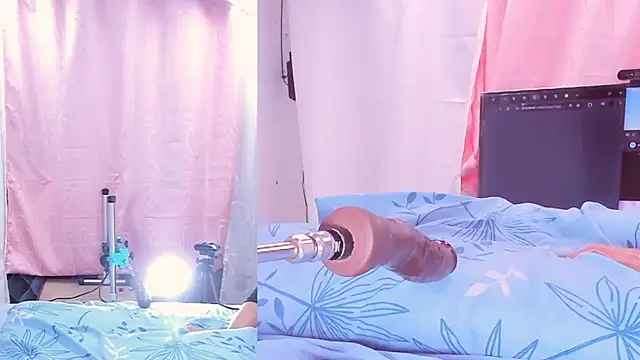 Aleska James online show from 09.20.25