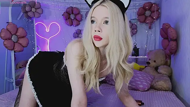 Lollita Lewis online show from 04.04.26