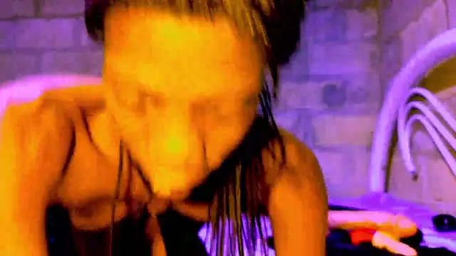 Snapshot of nzanizy chatting on 12.21.25 nzanizy online show from 12.21.25