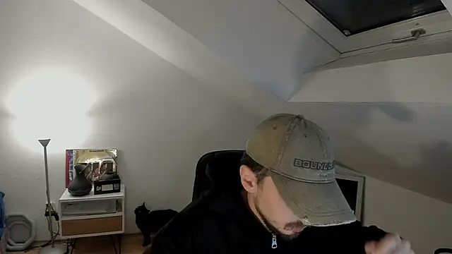 Snapshot of naked_psy chatting on 10.28.25 naked psy online show from 10.28.25