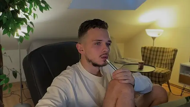 Snapshot of naked_psy chatting on 11.09.25 naked psy online show from 11.09.25