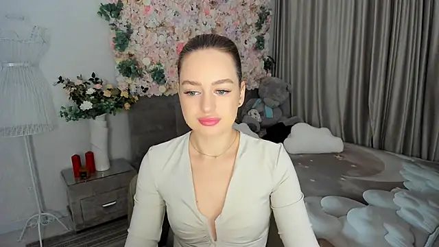 Snapshot of MiracleCurly chatting on 10.16.25 MiracleCurly online show from 10.16.25