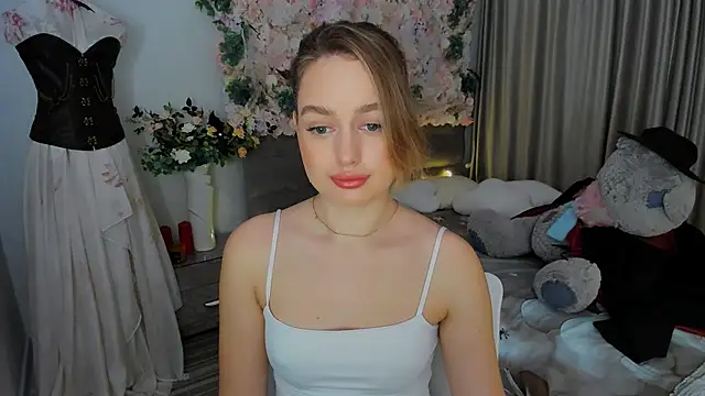 Snapshot of MiracleCurly chatting on 11.02.25 MiracleCurly online show from 11.02.25