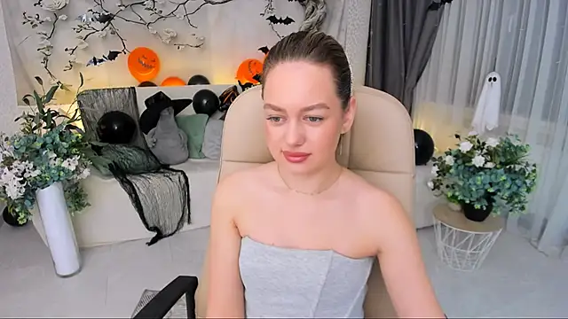 Snapshot of MiracleCurly chatting on 11.03.25 MiracleCurly online show from 11.03.25