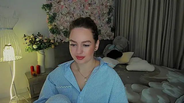 Snapshot of MiracleCurly chatting on 11.12.25 MiracleCurly online show from 11.12.25