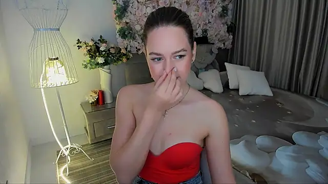 Snapshot of MiracleCurly chatting on 11.17.25 MiracleCurly online show from 11.17.25