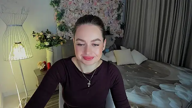 Snapshot of MiracleCurly chatting on 11.18.25 MiracleCurly online show from 11.18.25