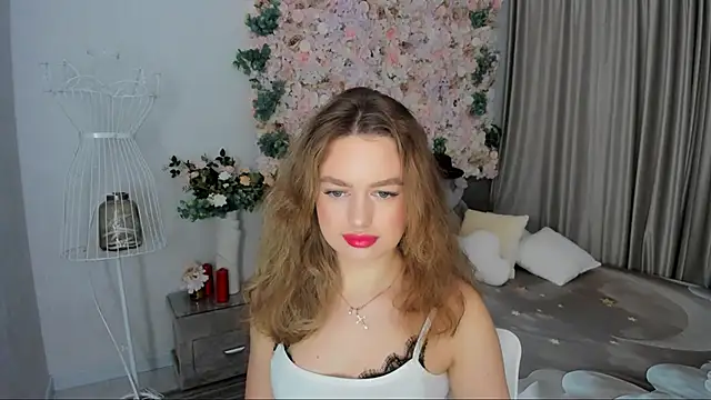 Snapshot of MiracleCurly chatting on 11.20.25 MiracleCurly online show from 11.20.25