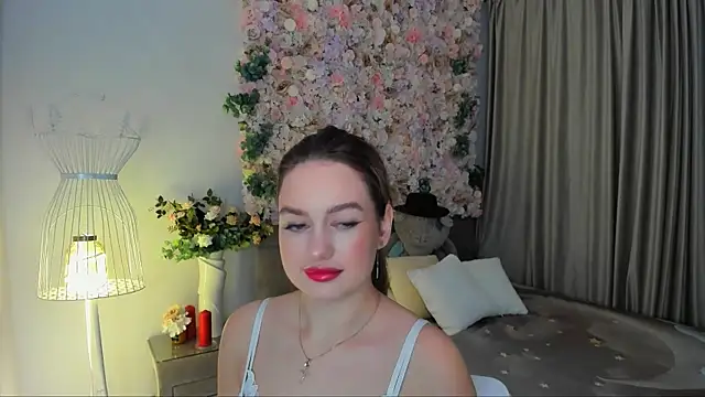 Snapshot of MiracleCurly chatting on 11.24.25 MiracleCurly online show from 11.24.25