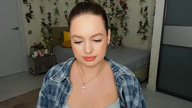 Snapshot of MiracleCurly chatting on 12.01.25 MiracleCurly online show from 12.01.25