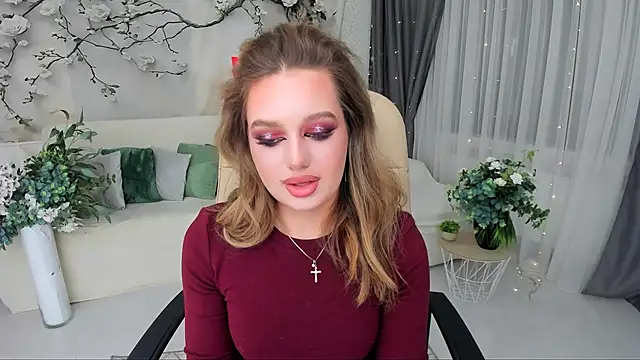 Snapshot of MiracleCurly chatting on 12.04.25 MiracleCurly online show from 12.04.25