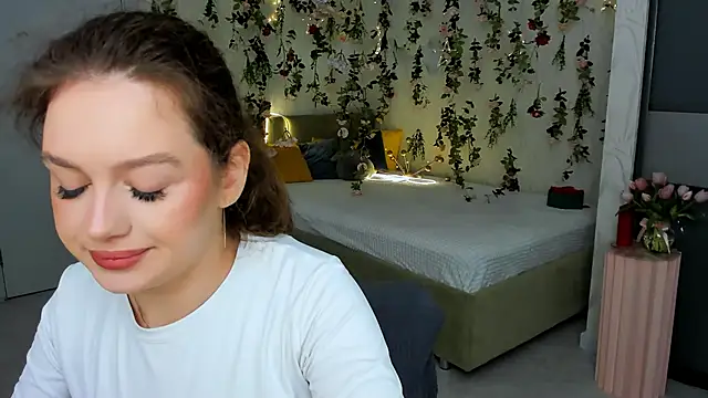 Snapshot of MiracleCurly chatting on 04.08.26 MiracleCurly online show from 04.08.26