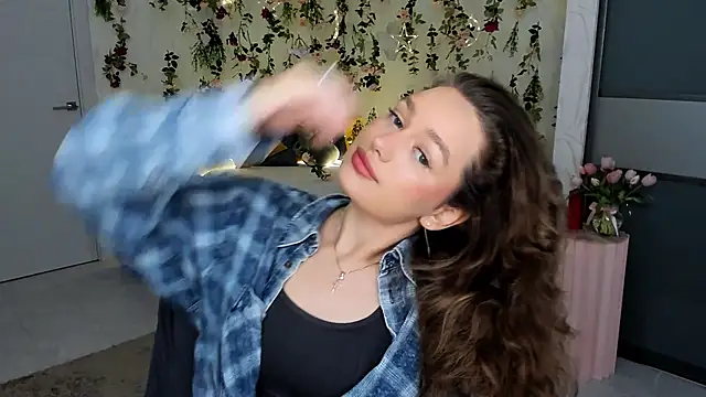 Snapshot of MiracleCurly chatting on 04.11.26 MiracleCurly online show from 04.11.26