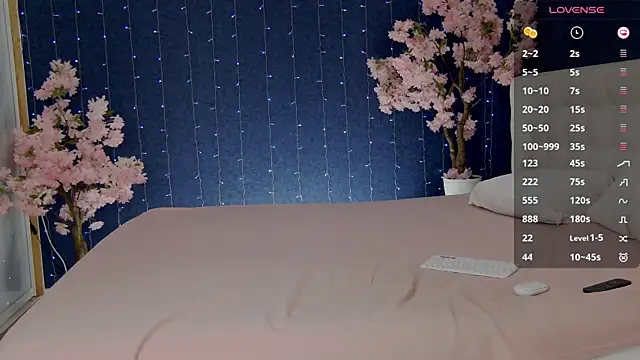 Snapshot of -Mirror-Girl- chatting on 10.24.25 -Mirror-Girl- online show from 10.24.25