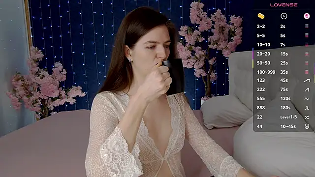 Snapshot of -Mirror-Girl- chatting on 11.26.25 -Mirror-Girl- online show from 11.26.25