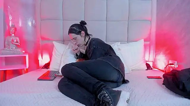 Hecatee 77 online show from 12.02.25